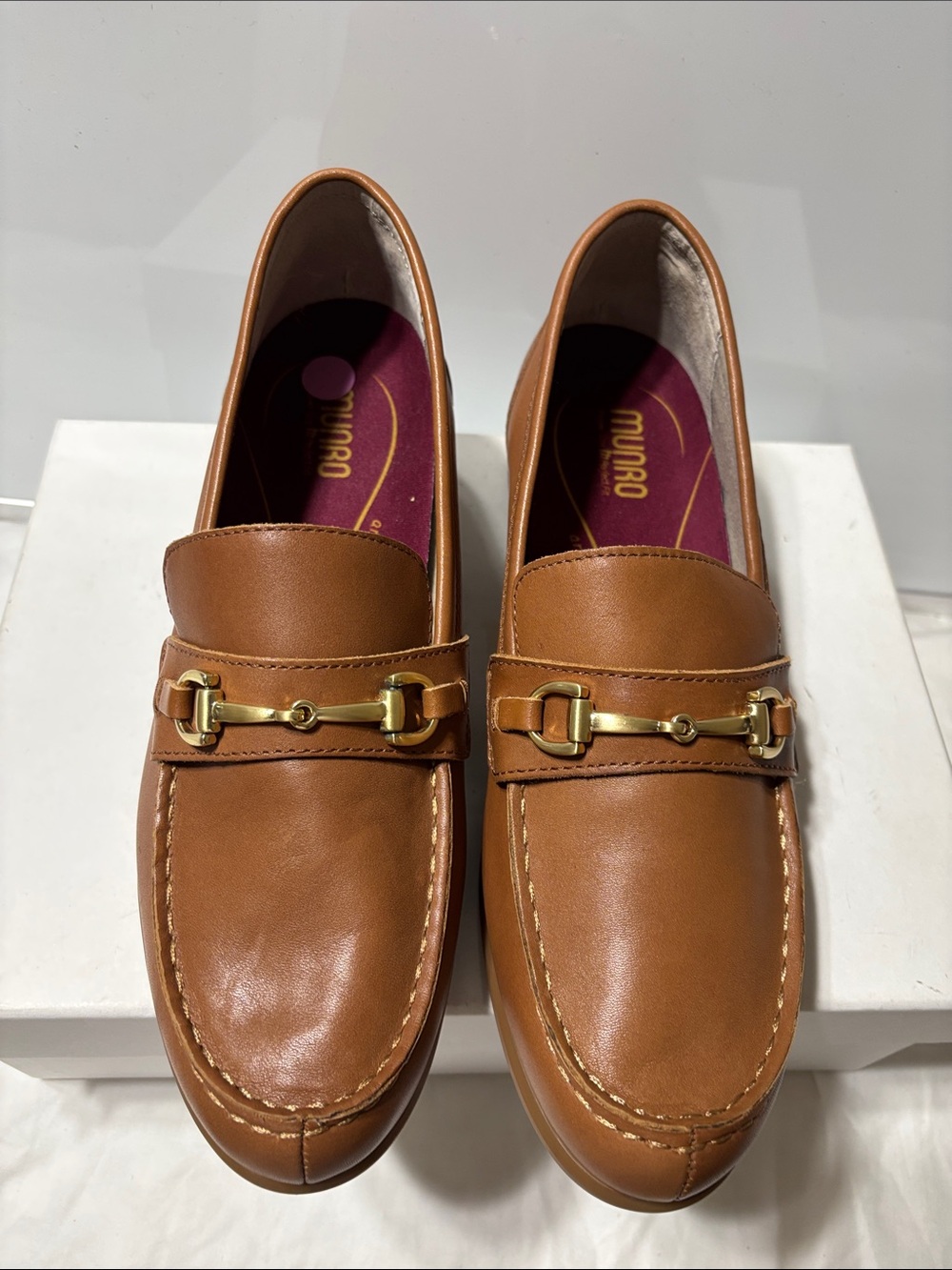 Munro Gryffin women’s Brown Leather Bit Slip-On Loafers. NWOT